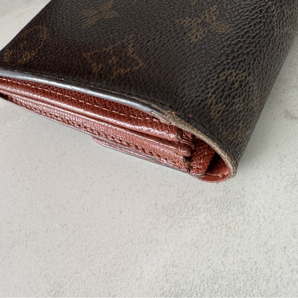 Authentic Louis Vuitton Monogram Wallet. Very good preloved condition. - Picture 4 of 11